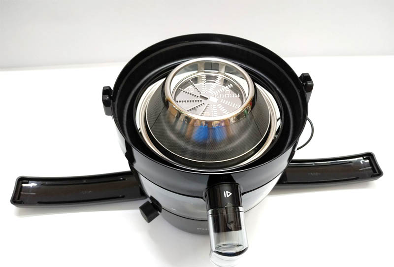 Máy ép trái cây tốc độ nhanh Philips HR1832 màu đen