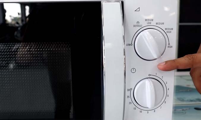 Lò vi sóng cơ không nướng Electrolux EMM2023MW dung tích 20 lít